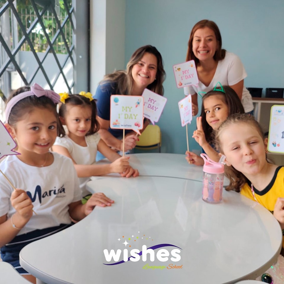 <p>Aulas kids Wishes Language School</p>