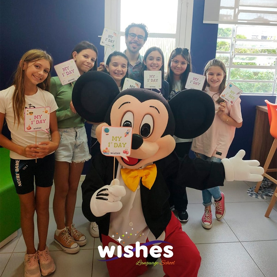 <p>Aulas teen Wishes Language School</p>